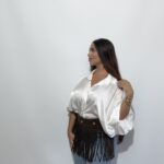 Blusa satinada globo